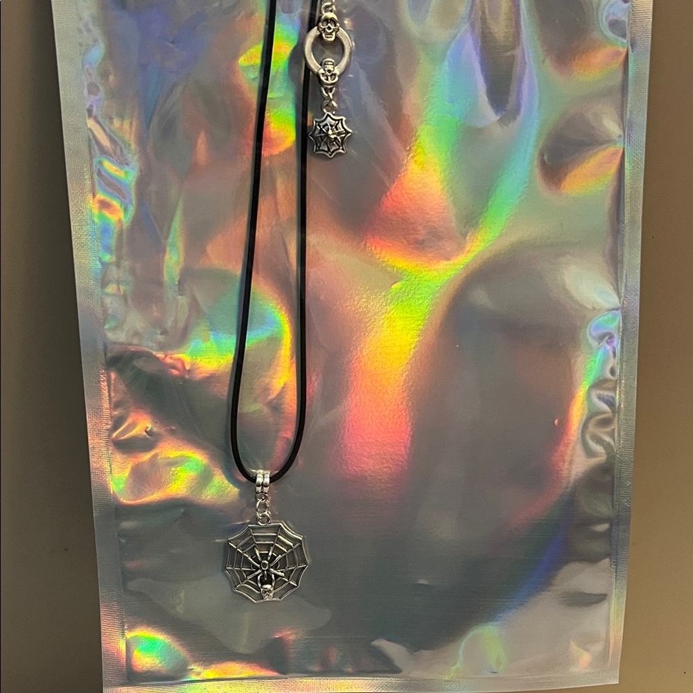 NWT Spider Web Pendant Necklace - Picture 12 of 12